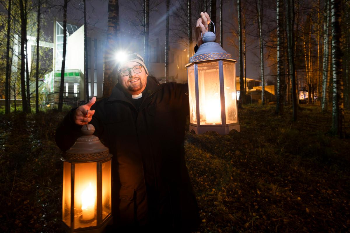 – Tänä vuonna laulamme Kauneimpia joululauluja Myyrmäen kirkon pihalla, mutta näillä näkymin pääsemme takaisin kirkkoon syyskuussa 2024, kertoo Jere Hämäläinen.