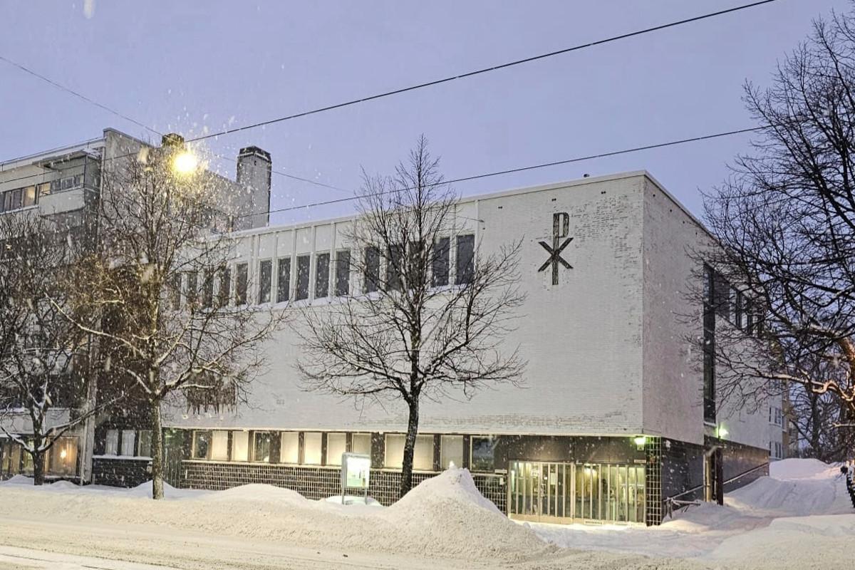 Hermannin Diakoniatalo sijaitsee osoitteessa Hämeentie 73. Se on entinen Paavalinkirkon seurakuntatalo.