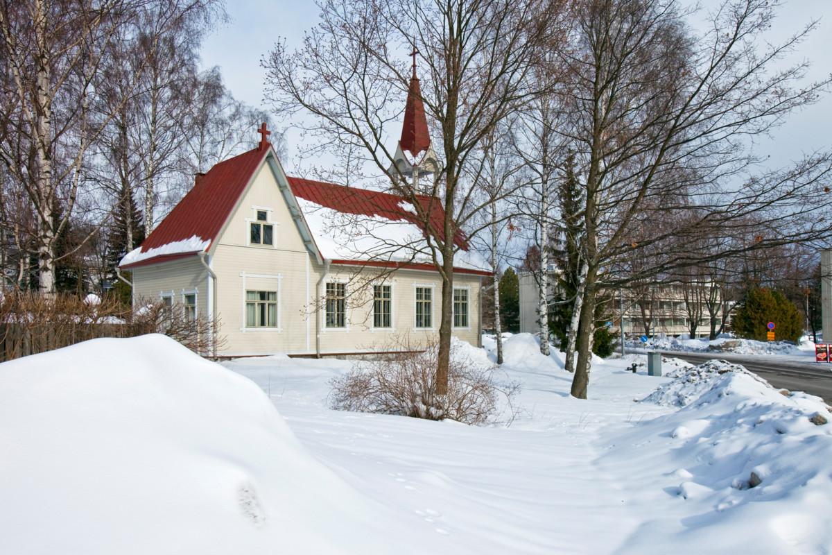 Vuonna 1905 valmistunut Oulunkylän puukirkko sijaitsee Siltavoudintiellä Oulunkylässä. 