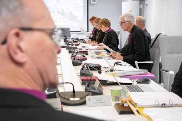 Piispainkokous päätti 31. tammikuuta toimenpiteistä, joita se edellyttää Sleyltä ja Kansanlähetykseltä järjestöjen tekemien sopimusrikkomusten vuoksi.