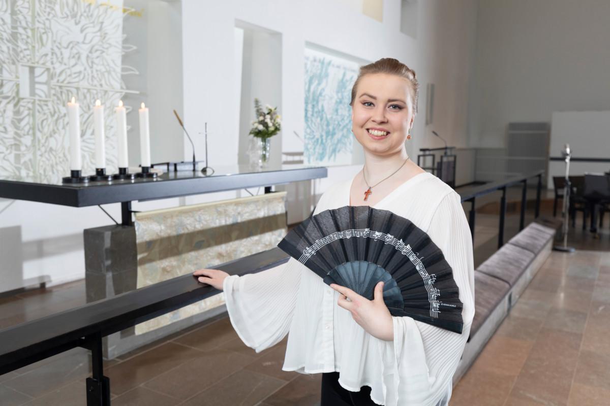 Tanja Niemelä laulaa Hämeenkylän kirkon oopperamessussa korkeinta äänialaa eli sopraanoa.