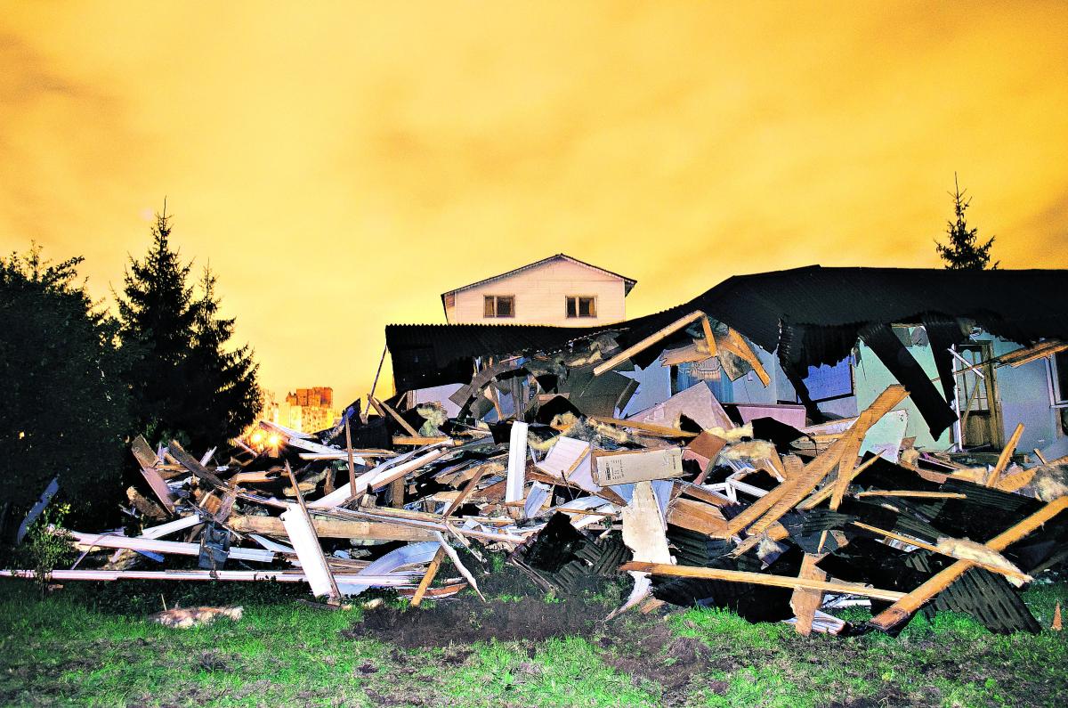 Täystuho. Moskovalainen tuomioistuin määräsi lokakuussa 2011, että helluntaiseurakunnan on maksettava noin 120 000 euroa sakkoa kaupungin maavarojen osastolle laittomasta maankäytöstä. Seurakuntaan tuli joulukuussa 2011 ulosottomiehiä, jotka vaativat toimitilojen tyhjentämistä.