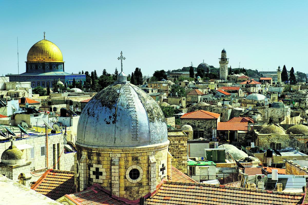 Kilpailu pyhästä paikasta. Muslimit rakensivat Temppelivuorella sijaitsevan Kalliomoskeijan 687–691 paikalle, jossa aiemmin sijaitsi juutalaisten temppeli. Kuuden päivän sodassa 1967 Israel valloitti Itä-Jerusalemin. Kesäkuun 7. päivästä tuli kansallinen vapaapäivä Jom Jerušalajim.