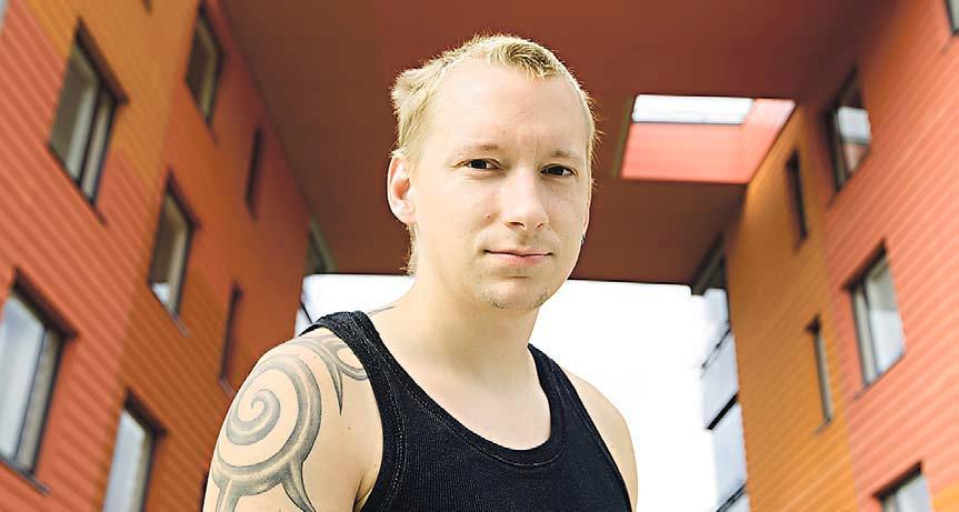 Jarno Salosaari, 27, työskentelee trukkikuskina karkkivarastolla.