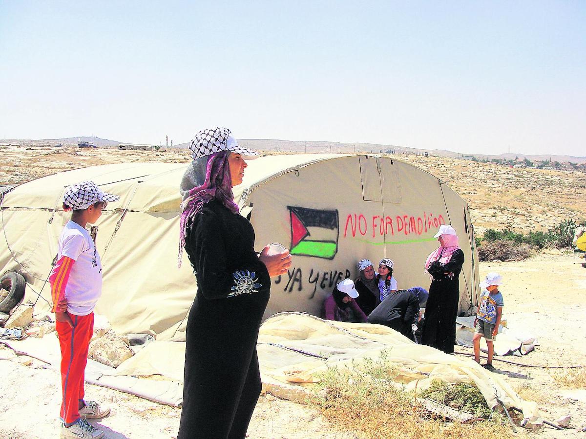 Mielenosoitus. Palestiinalaisten kotien hävittäminen Israelin miehittämällä Länsirannalla on nostattanut Susyan alueen asukkaat vastarintaan.