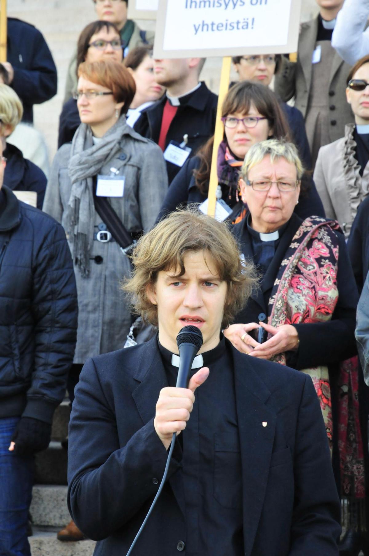 Antti Siukonen puhui viime viikolla pappien mielenosoituksessa. Kuva: Olli Seppälä