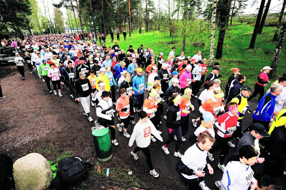 Suurtapahtuma motivoi. Juoksijat starttaavat Helsinki City Runin puolimaratonille. Tänä vuonna toukokuun alun tapahtuma keräsi reilusti yli 15 000 osallistujaa, parituhatta enemmän kuin viime vuonna. Naisia oli lähes puolet. Kuva vuodelta 2009.