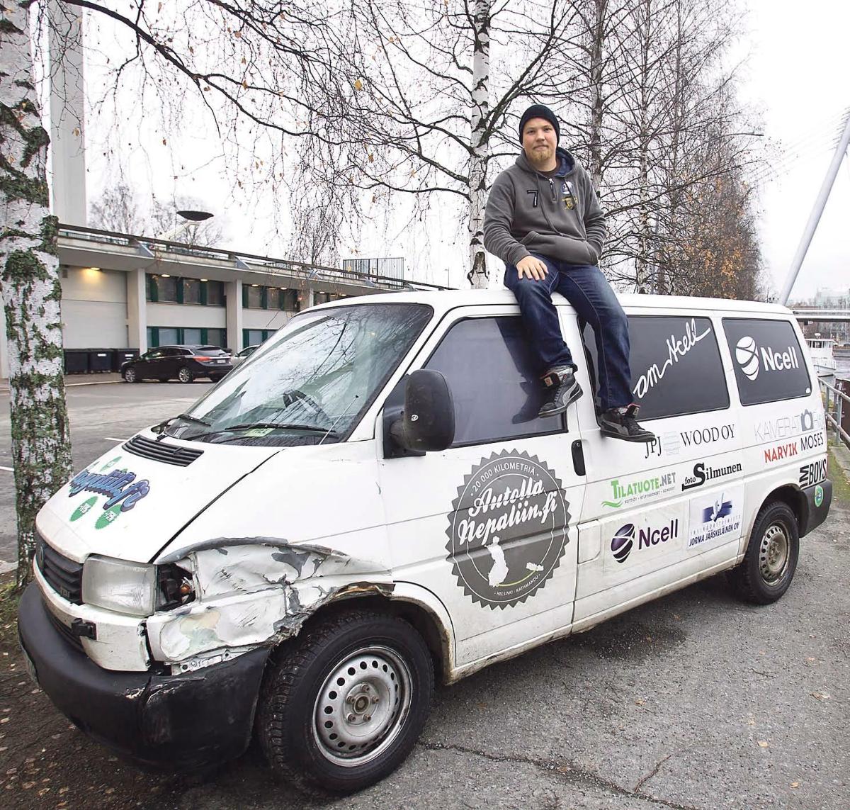 Vanha postiauto teki Juho Leppäsen kanssa hyväntekeväisyysmatkan Nepaliin.