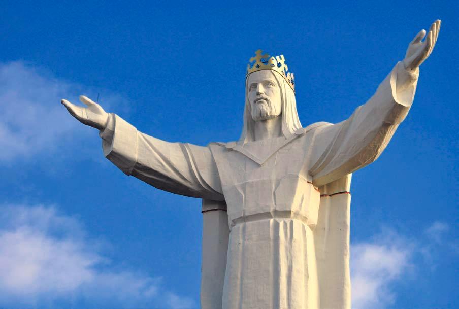 Puolalaiset pystyttivät maailman korkeimman Jeesus-patsaan.