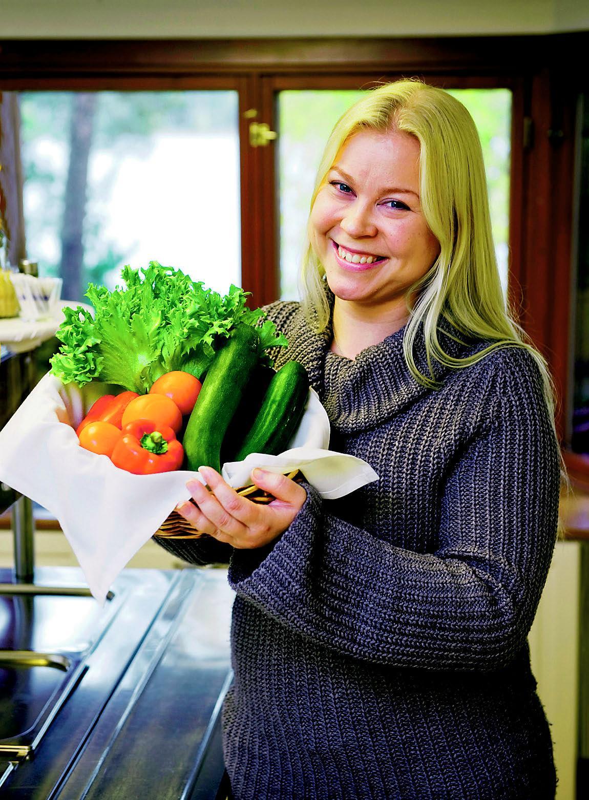 Eija Kalliojärvi neuvoo suosimaan lähellä tuotettuja kasviksia.