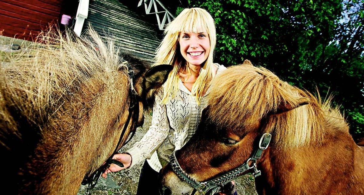 Hanna Eschner, 27, vaihtoi sisustustoimittajan työn hevosyrittäjyyteen.