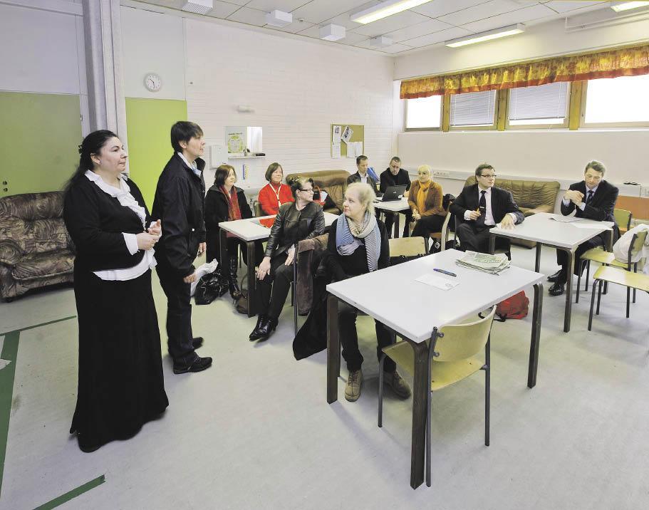 Anneli Nyman ja Riikka Halko kertoivat Ruoka-avun toiminnasta Soili Haveriselle, Astrid Nurmivaaralle, Tarja Eklundille, Arja Tiaiselle, Mika Niikolle, Timo Valtoselle, Sirpa Kauppiselle, Sami Kilpeläiselle ja Tapani Mäkiselle.