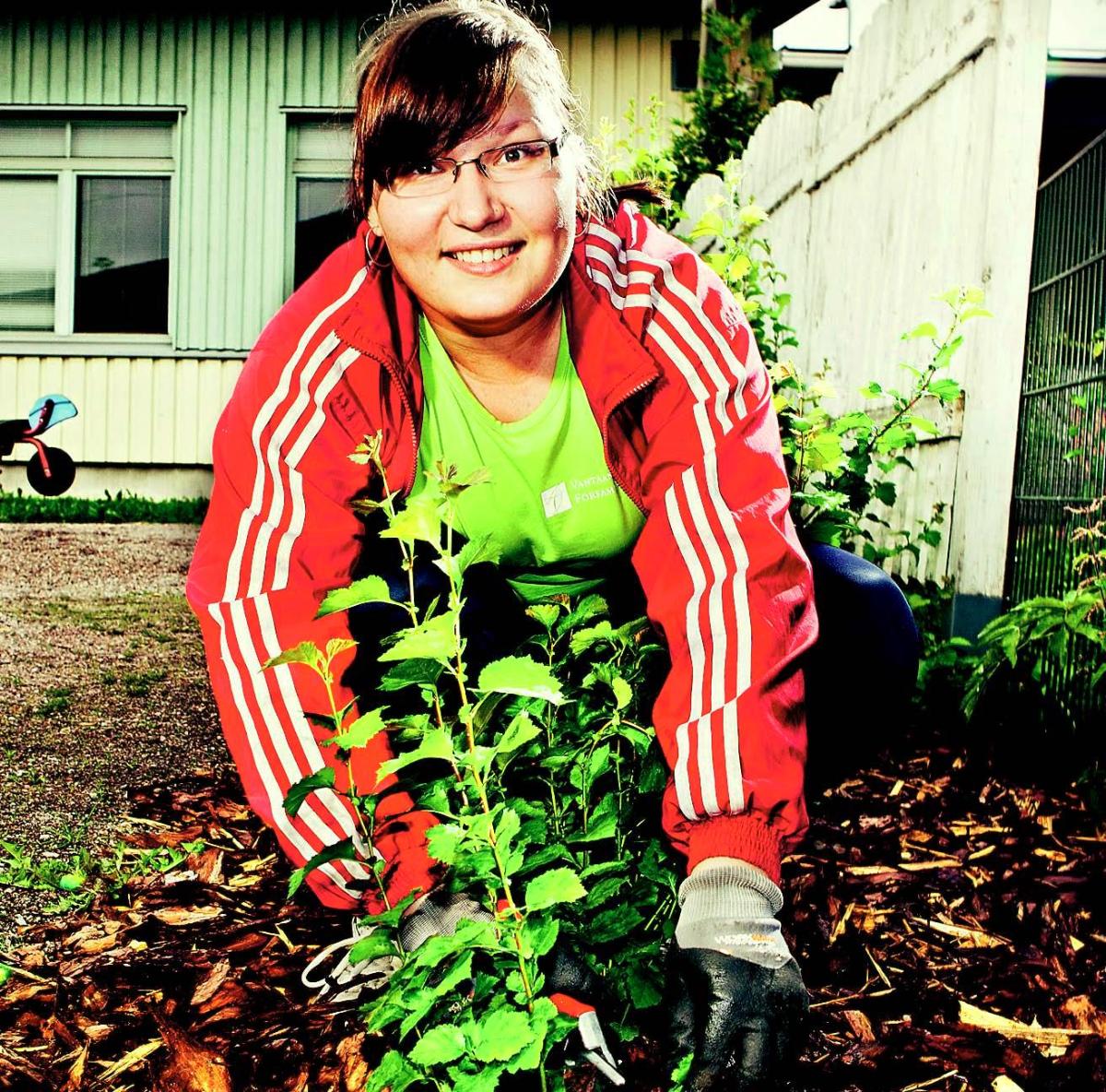 Maria Suuntalasta kesätöissä hauskinta oli kukkien istuttaminen.