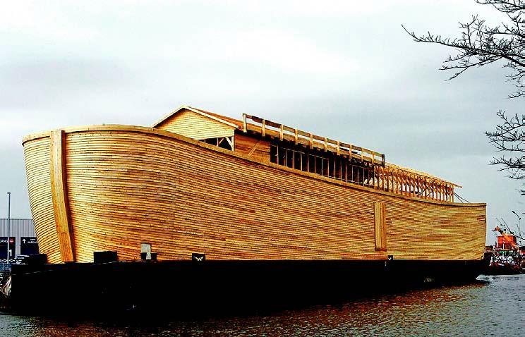 Hollantilainen Johan Huibers rakentaa laivoja Nooan malliin.