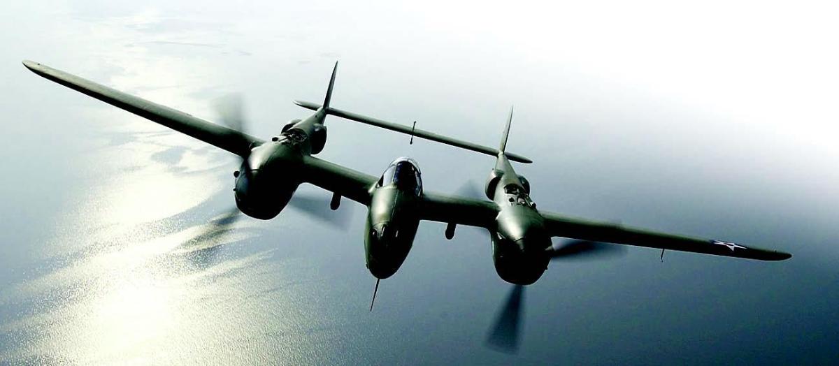 Antoine de Saint-Exupéry lensi tiedustelulentoja Lockheed P-38 Lightning -koneella.