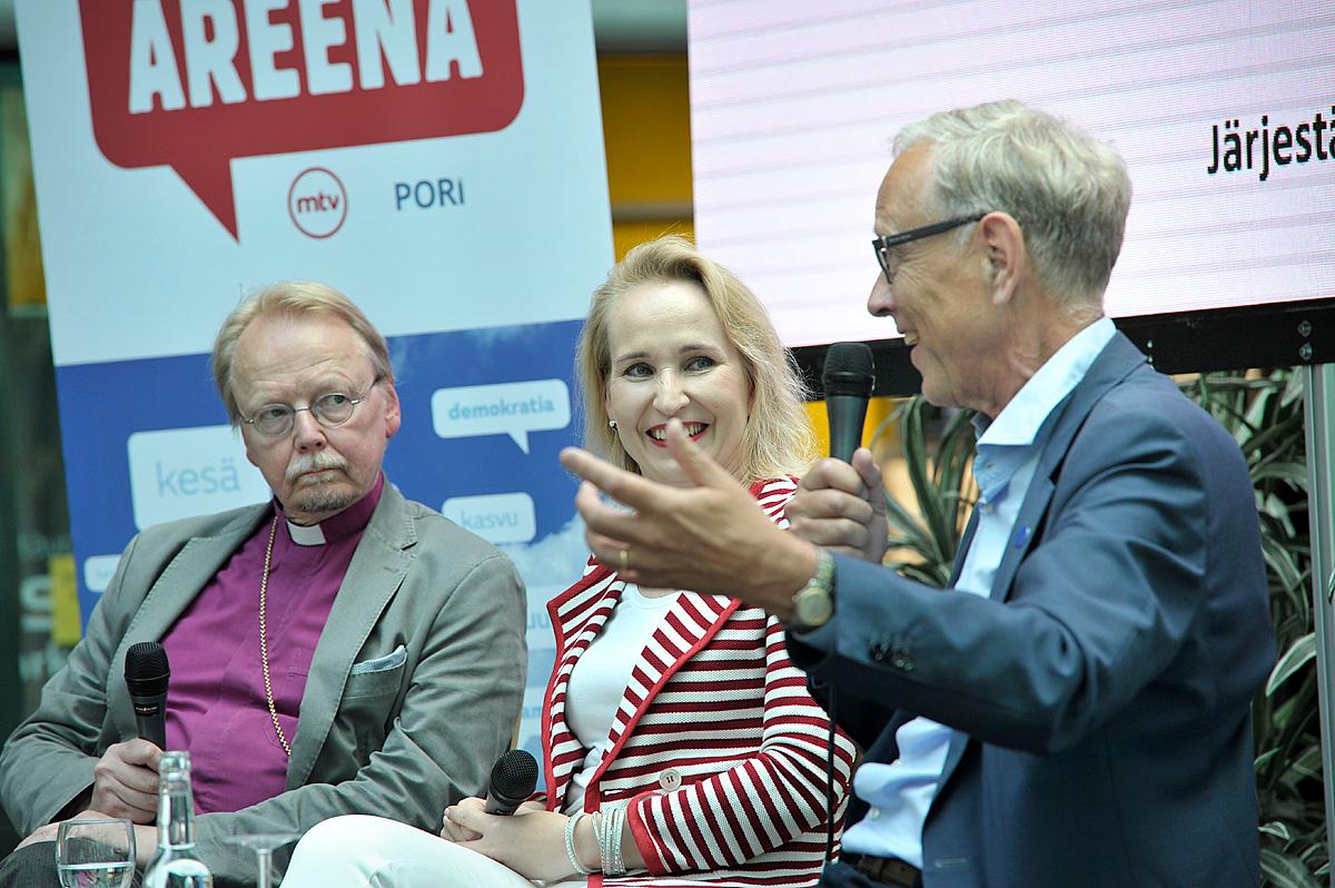 Arkkipiispa Kari Mäkinen, valtakunnansovittelija Minna Helle ja Helsingin yliopiston kansleri Thomas Wilhelmsson keskustelivat luterilaisuudesta.