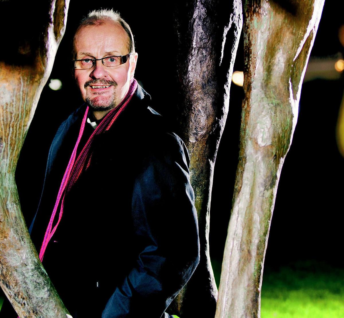 Vuoden pappi Ilkka Sipiläinen on huolissaan siitä, että hyvinvointivaltio on vaarassa murtua itsekkyyden ja kulutususkon vallatessa alaa.