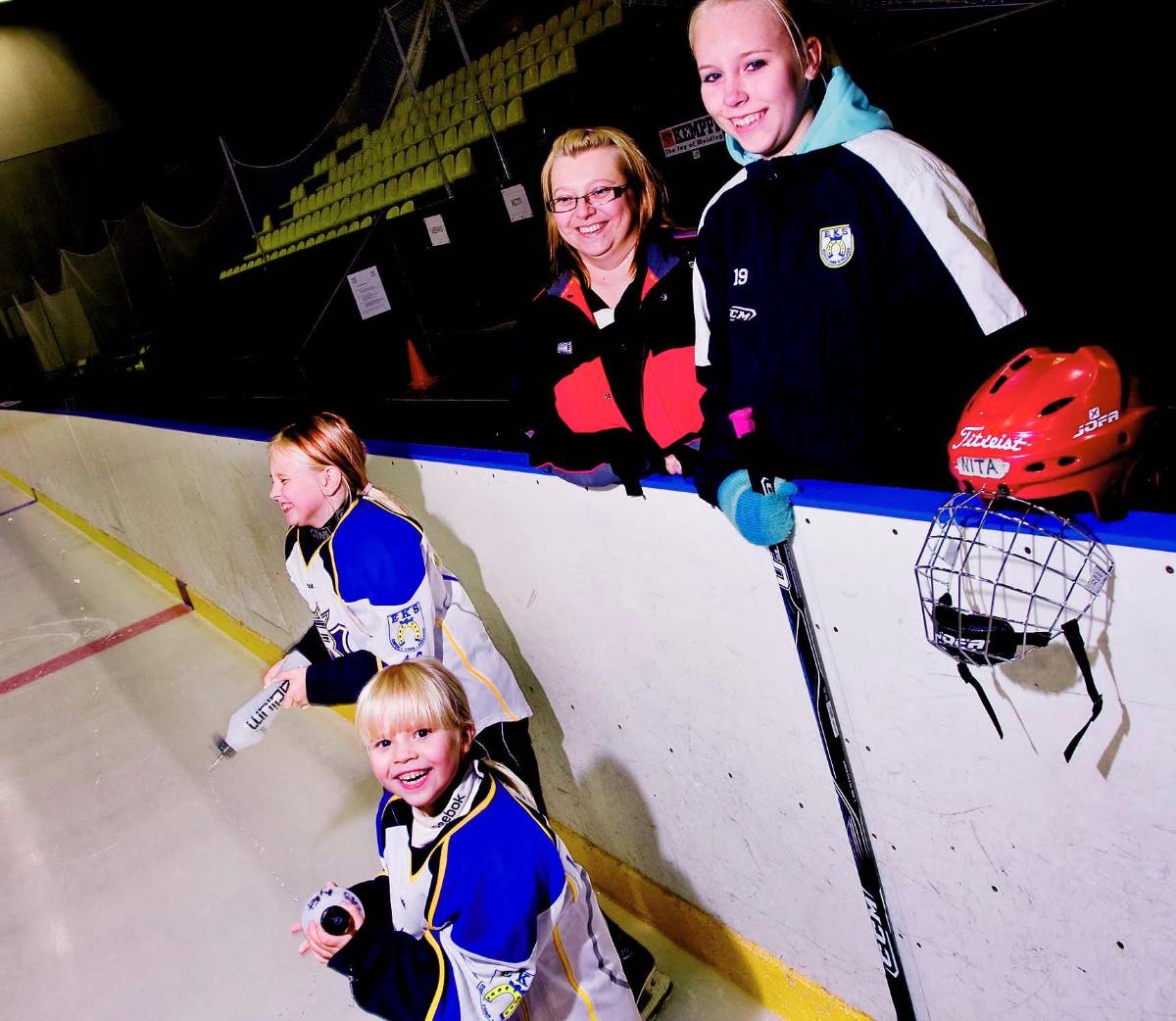   Liimatta-Laasosen perheessä naisväen ykköslaji on jääkiekko. 