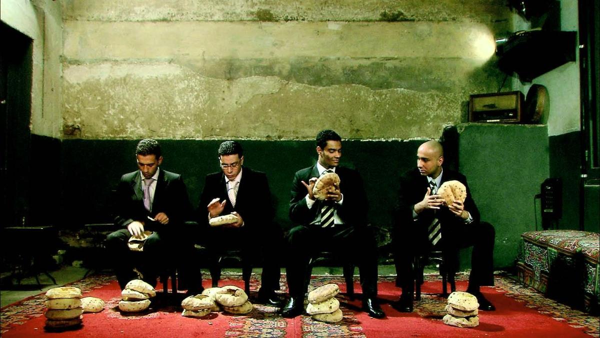 Stillkuva Adel Abidinin videoteoksesta Elämän leipä.
