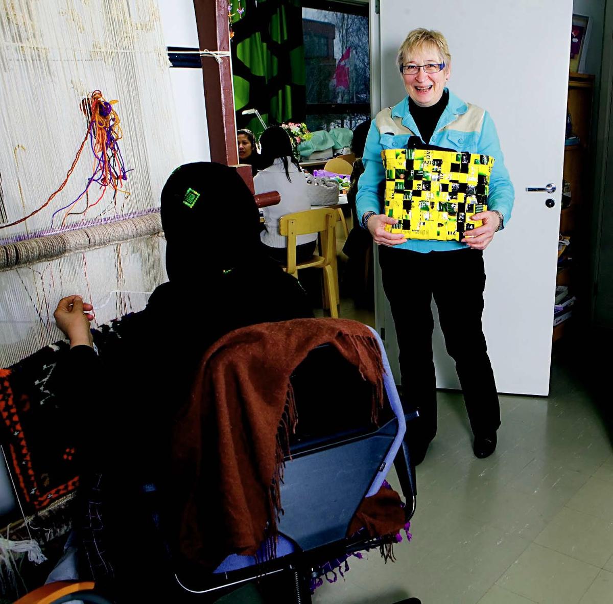 Anneli Nikulaisen kiinnostus käsitöihin vei hänet naisresurssikeskus Pihlajaan.