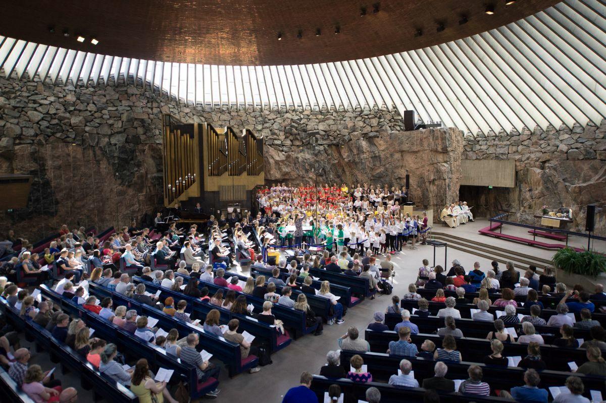 Kirkon musiikkijuhlat keräsi tilaisuuksiinsa runsaasti väkeä. Kirkon kokonaistilastoihin on laskettu myös pienet kokoontumiset, kuten vaikkapa sururyhmät ja raamattupiirit.