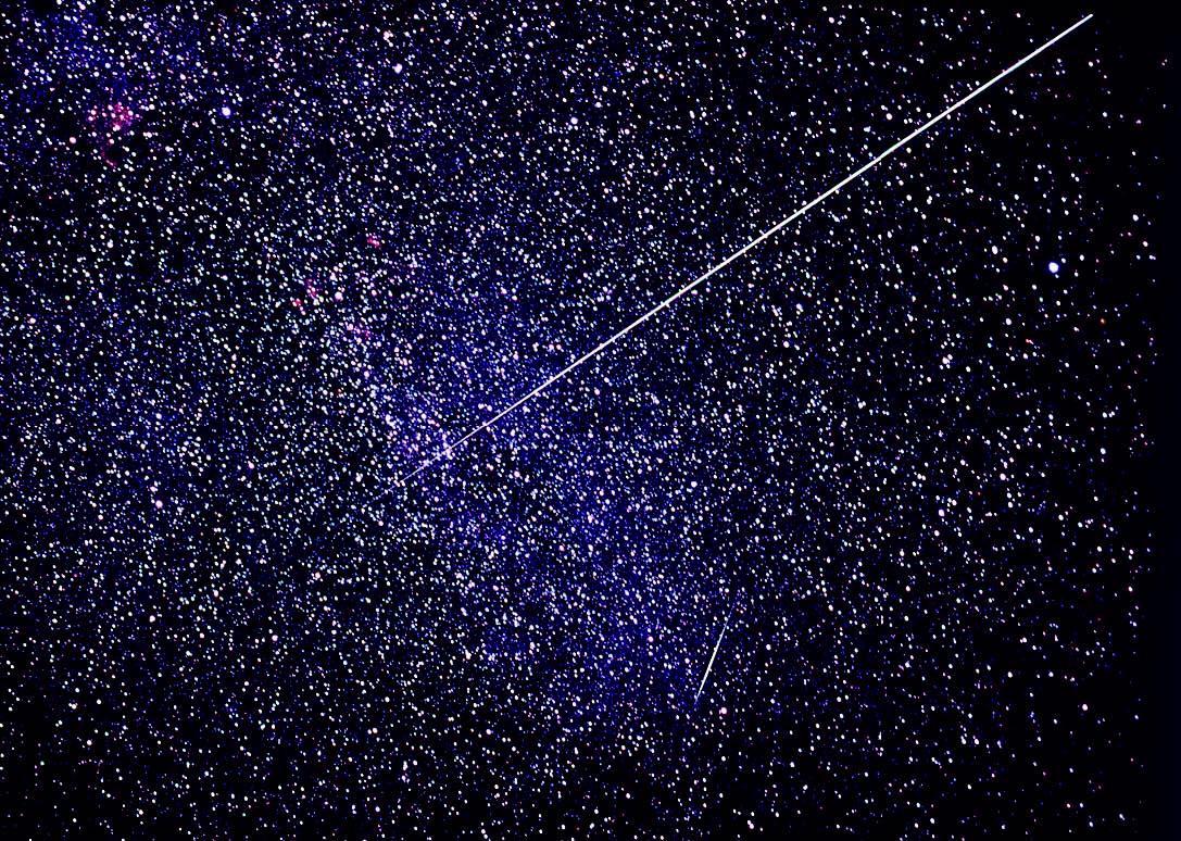 Putoava tähti on oikeasti  palava meteoriitti.