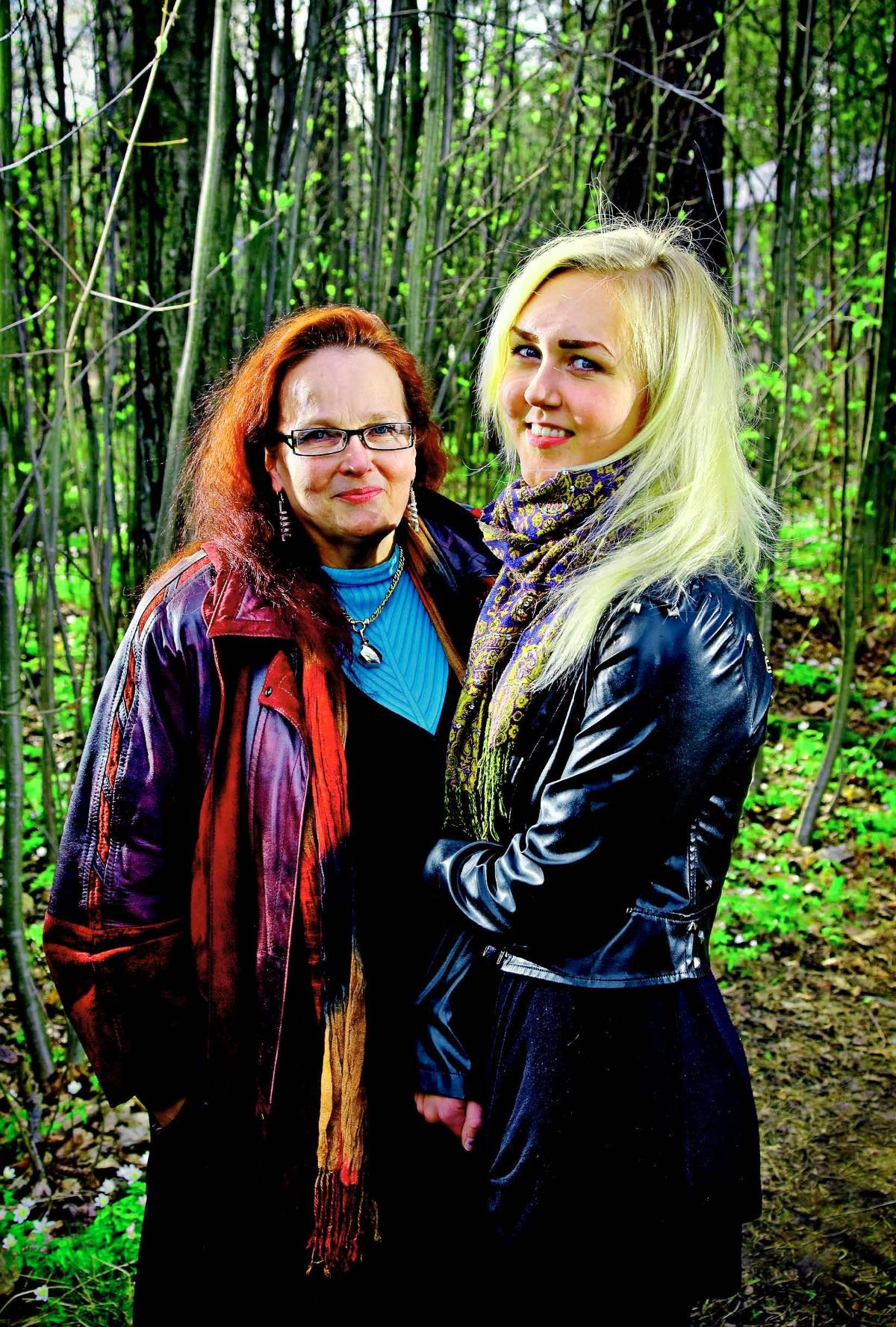 Anneli Koskela ja Pieta Piiroinen puhuvat keskenään ihan kaikesta.