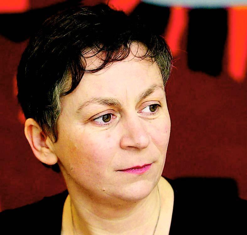 Anne Enright kuvaa kirjassa suurperhettä.