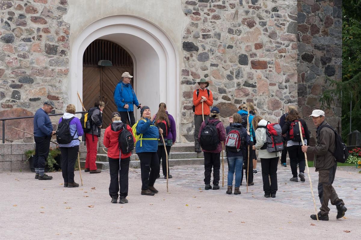 Tänä vuonna Pihkala vetää kuudennen kivikirkkovaelluksensa. Tämä kuva on aiemmalta vaellukselta.