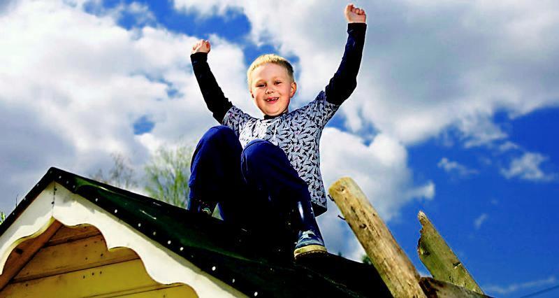 JOHANNES VIIRIMÄKI, 7, asuu Rekolassa. Tärkeitä hetkiä on koettu myös Pohjanmaalla leikkuupuimurin kyydissä.