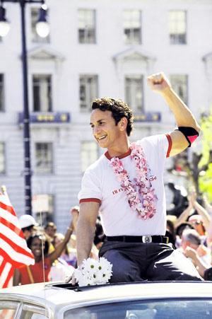 Homojen oikeuksista kasvoi 1970-luvun San Franciscossa kansanliike, jonka ikoniksi Harvey Milk (Sean Penn) kohosi.
