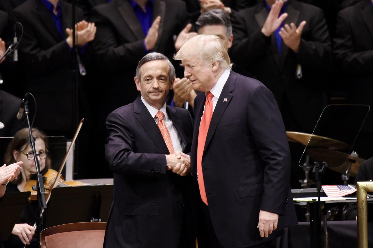 Presidentti Donald Trump ja pastori Robert Jeffries tapasivat heinäkuussa Washingtonin Freedom Rallyssa.