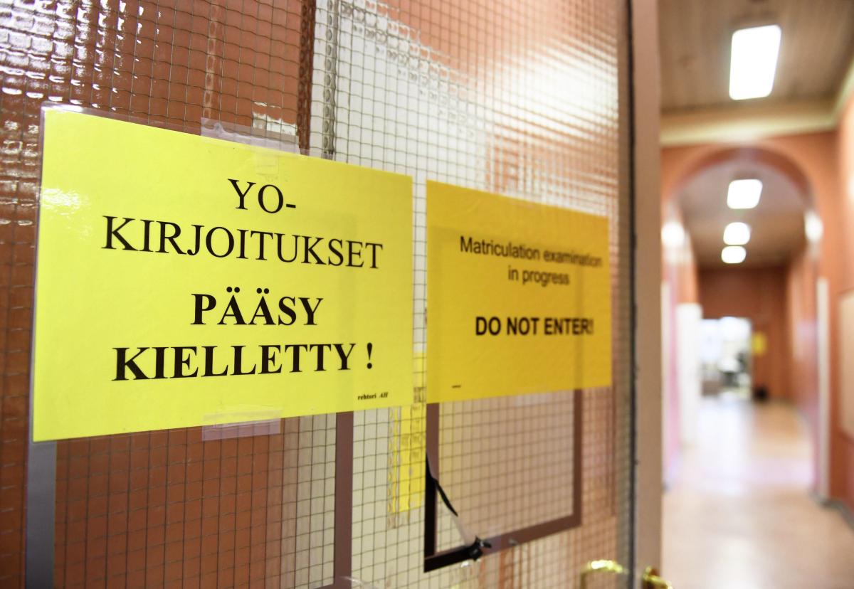 Ylioppilastutkintolautakunta on ilmoittanut rakentavansa uskonnon ylioppilaskokeen siten, että siinä menestyäkseen ei tarvitse lukea kaikkia syventäviä kursseja. Siirtymävuosien aikana kokeen tehtäviin pitää myös voida vastata sekä uuden että vanhan opetussuunnitelman kurssien pohjalta.