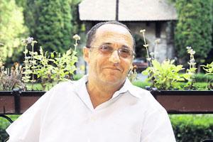 Romanialainen Adrian Musat iloitsee vapaan uskonnonharjoittamisen mahdollisuudesta.