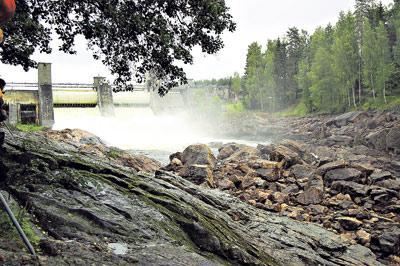 Helsingin seurakuntayhtymä on päättänyt ostaa vihreää sähköä, joka on tuotettu sataprosenttisesti vesivoimalla. Kuva Imatrankoskelta. Kuva: Juha Tuomi/Rodeo