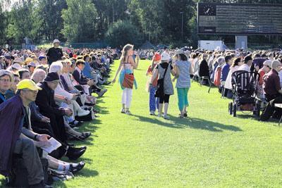 Herättäjäjuhlille osallistuu vuosittain noin 25–30 000 juhlavierasta. Viime vuoden juhlat vietettiin Espoossa. Kuva: Matti Karppinen / KuvaKotimaa