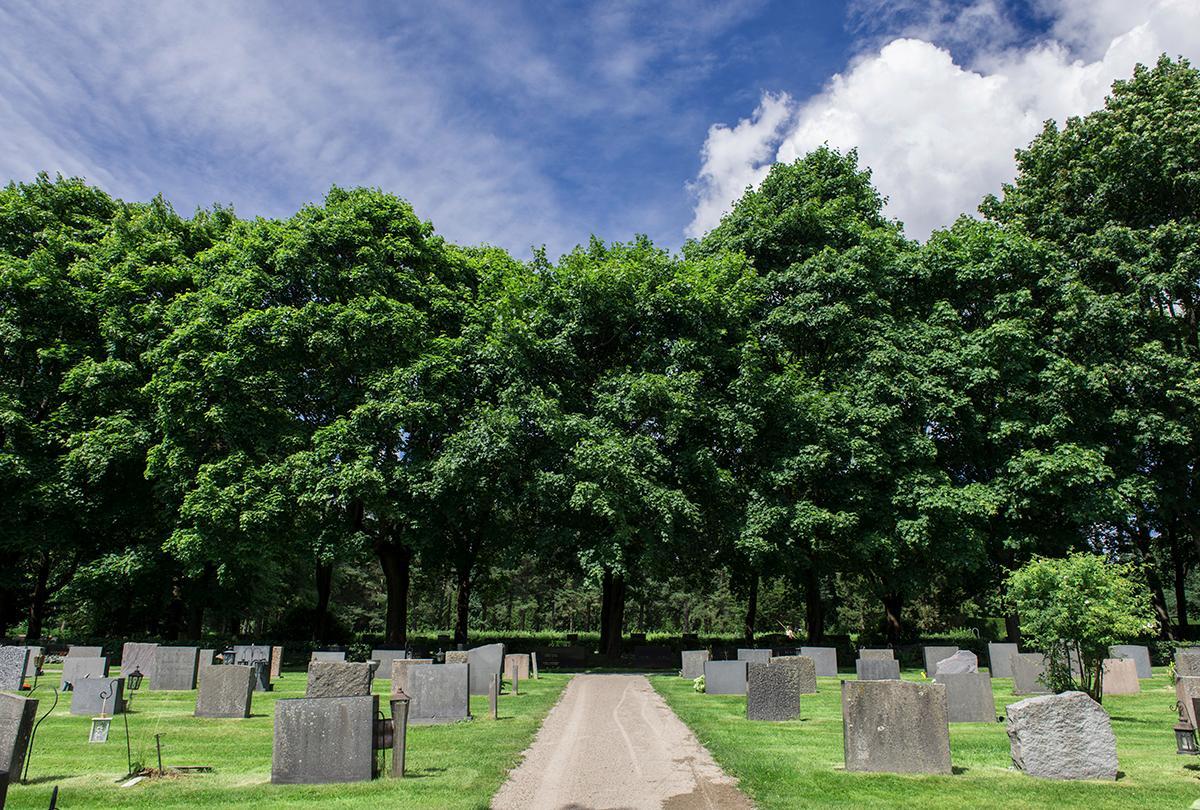Malmin hautausmaa on Pohjoismaiden suurin hautausmaa.