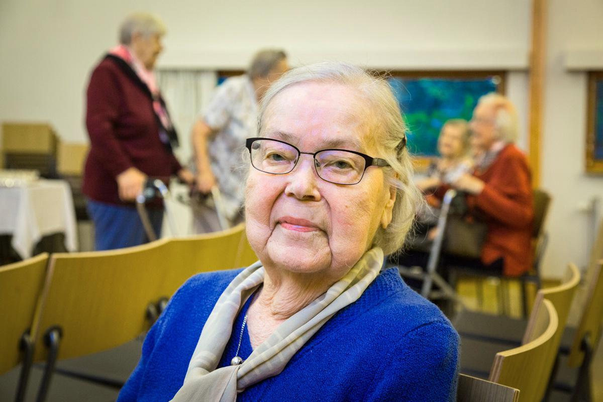 91-vuotias Elli Martinkallio osallistui ikäihmisten virkistyspäivään Ilolan seurakuntatalolla.