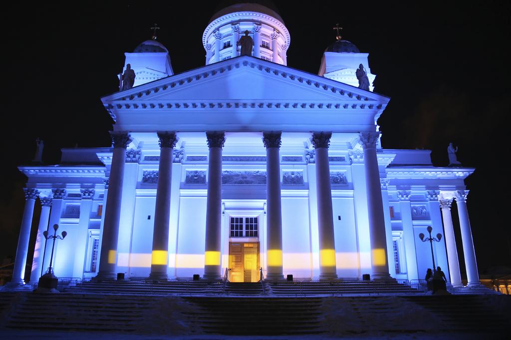 Tuomiokirkko näytti tältä vuoden 2017 Lux Helsingissä.