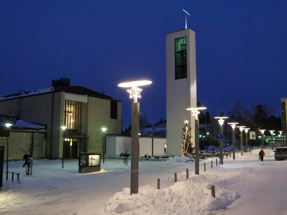Korson nykyinen kirkko ja seurakuntarakennus valmistuivat vuonna 2001. Kuva on joulukuulta 2012. Kuva: Korson seurakunta