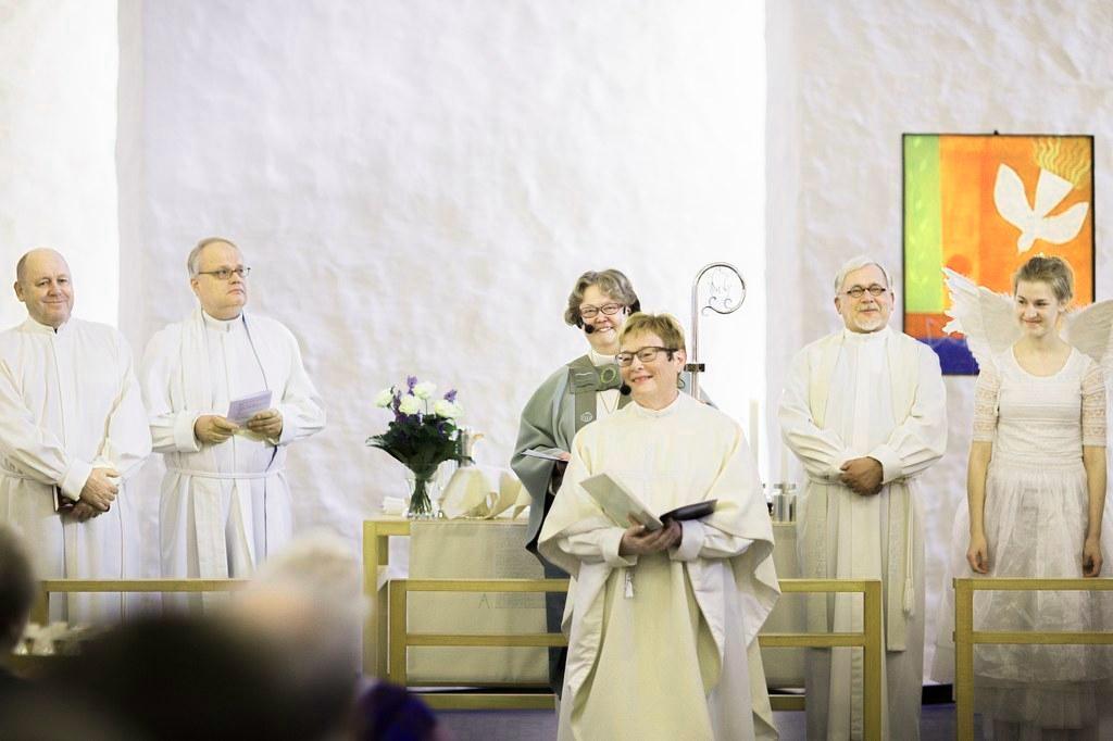 Pirkko Yrjölä asetettiin Korson kirkkoherran virkaan vuonna 2013.