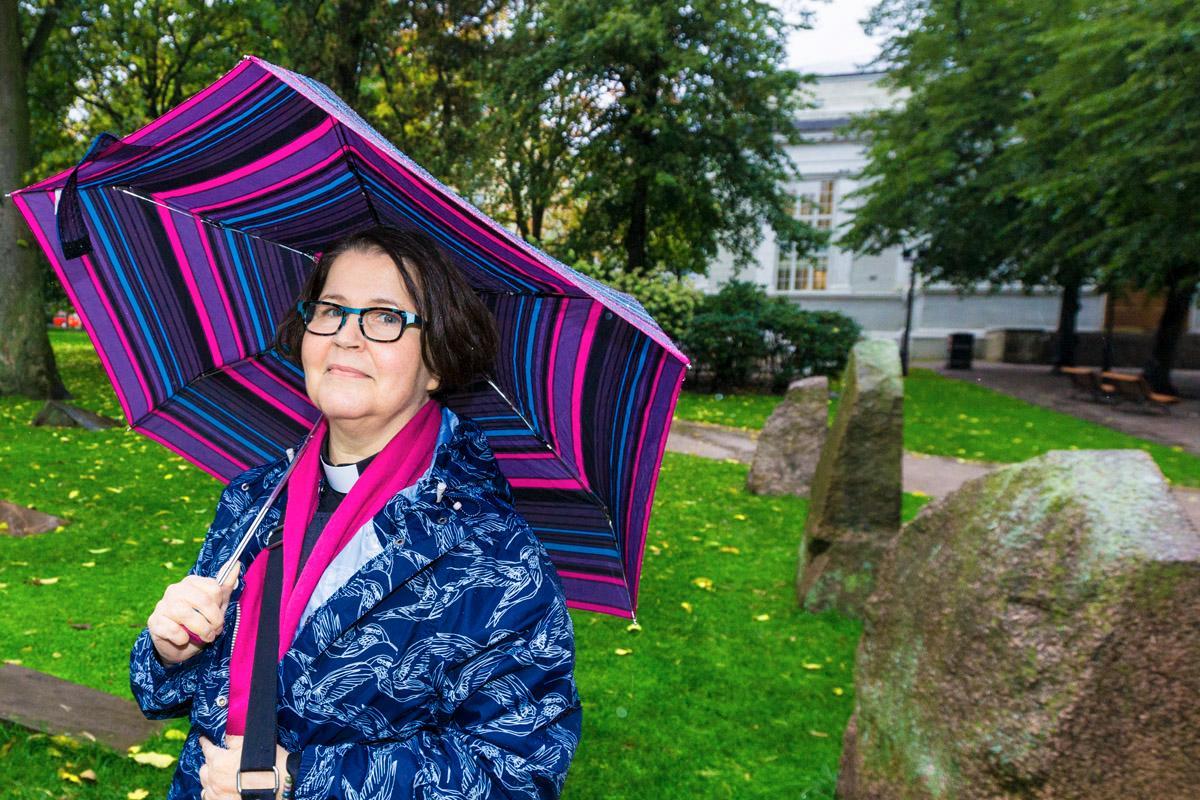 Sirkka-Liisa Raunio toivoo, että ihmisillä olisi matalampi kynnys hakea seurakunnasta hengellistä ohjausta. Kuva: Esko Jämsä