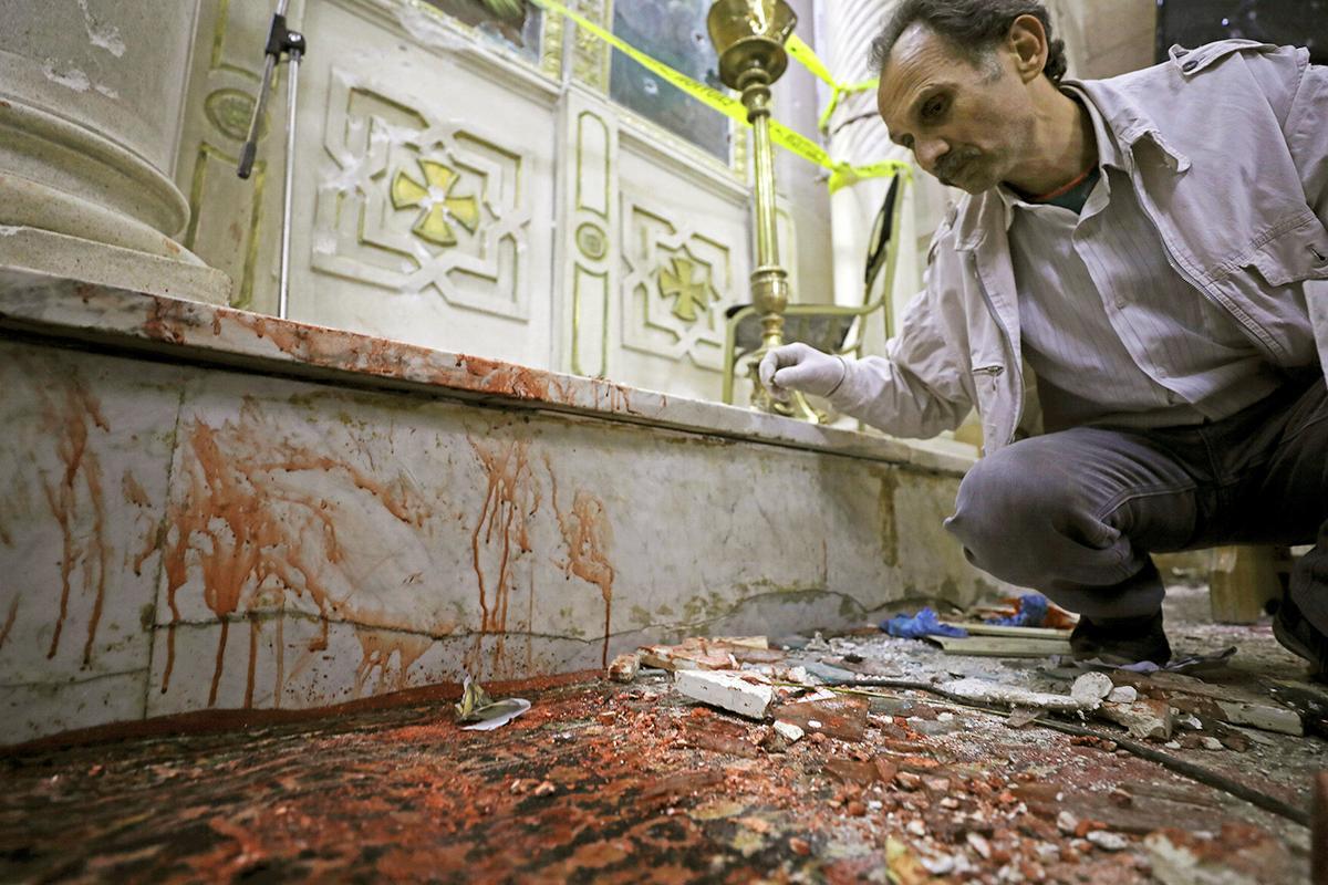 Egyptin kristityt ovat joutuneet toistuvasti veristen hyökkäysten kohteeksi. Tämä kuva on palmusunnuntain iskusta Kairon pohjoispuolella sijaitsevassa Tantassa.