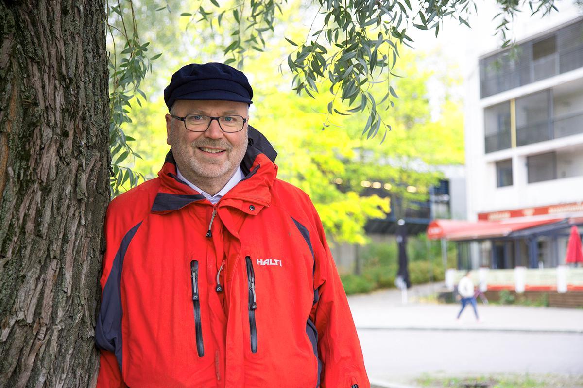 Eero Heinäluoman parhaat muistot Mellunmäestä liittyvät siihen aikaan, kun hän vietti aikaa leikkipuistossa lastensa kanssa.