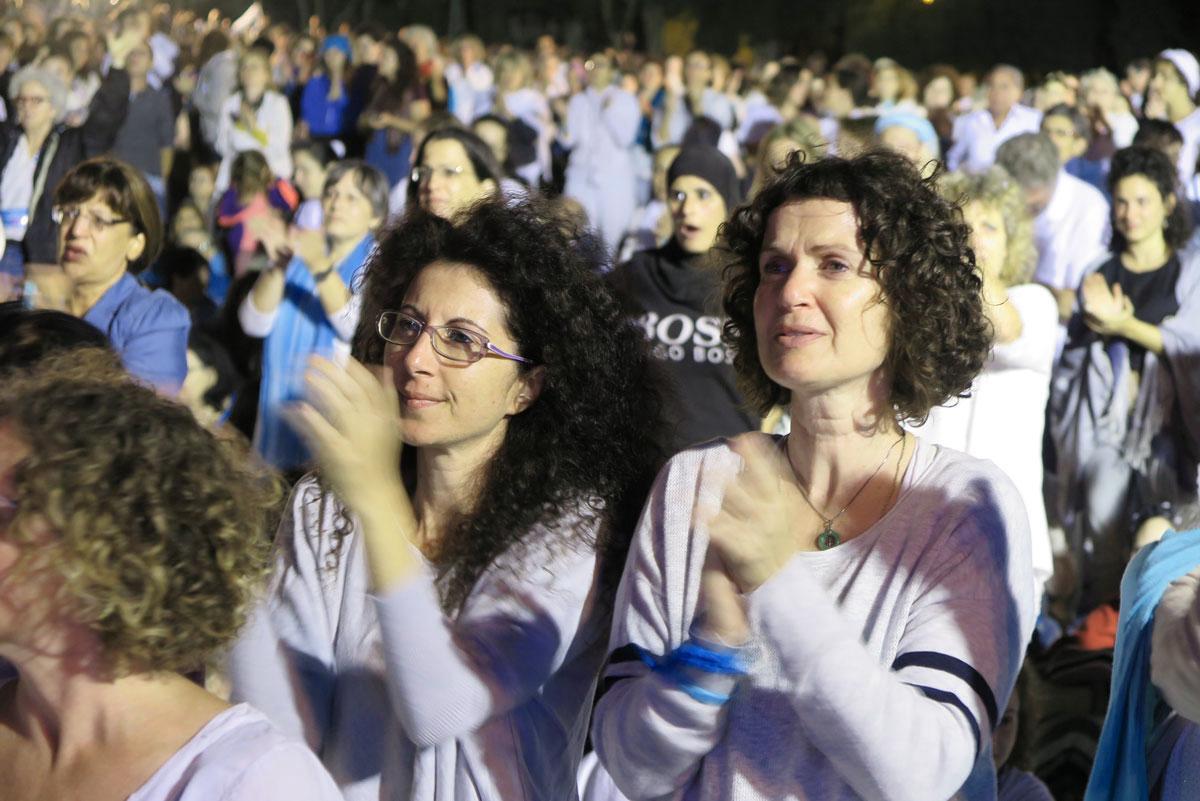 Rauhanliikkeen lokakuinen tapahtumasarja huipentui päätösjuhlaan Jerusalemissa. Paikalla oli arvioilta 30 000 ihmistä puheiden ja musiikin äärellä.