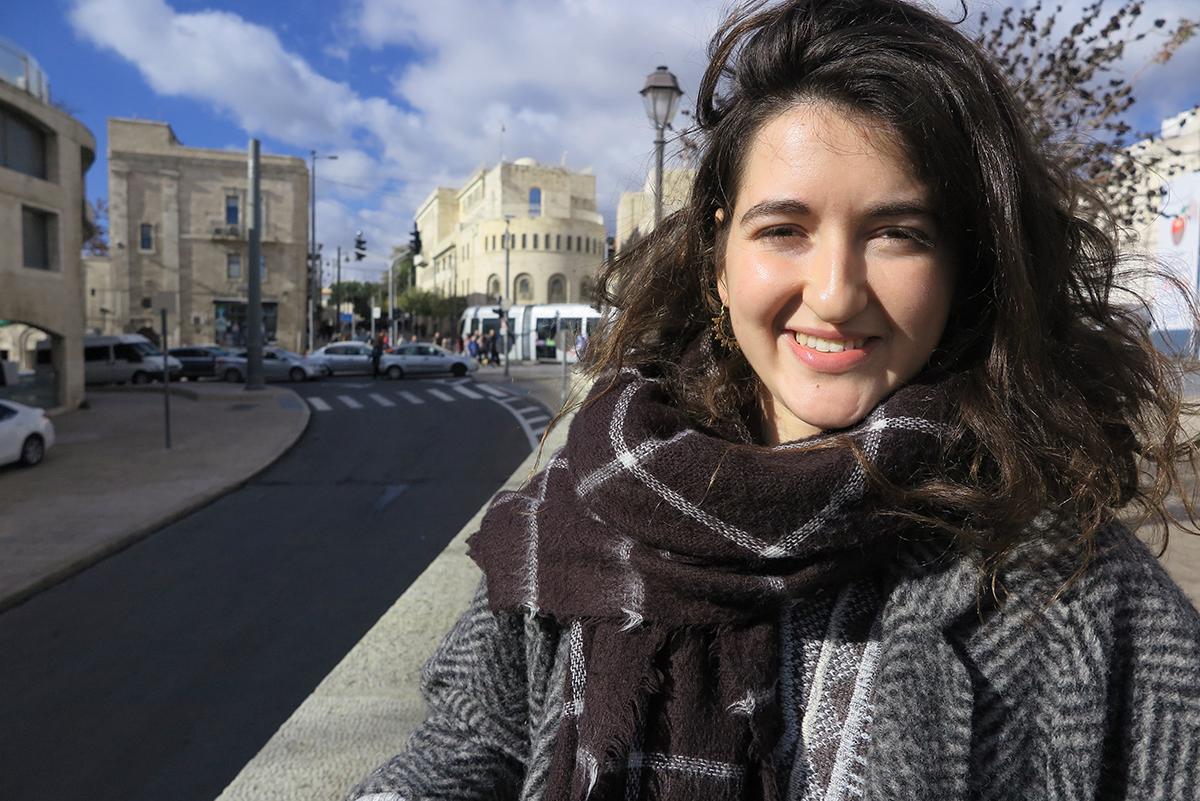 Israelilainen opiskelija Neta Kind-Lerer auttaa vapaaehtoisena palestiinalaisnaisia lakiasioissa. Hän pelkää Trumpin julistuksen tuovan paljon vahinkoa.