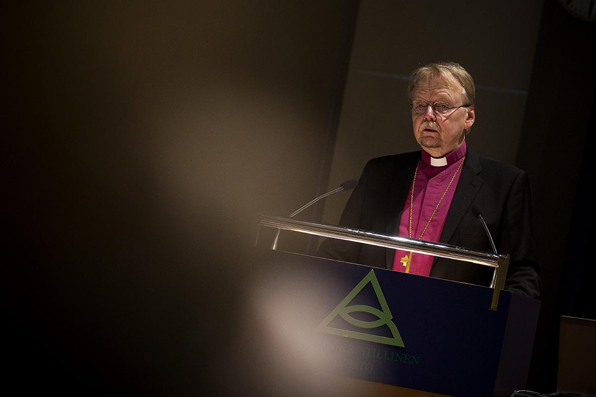 Kari Mäkinen piti avajaispuheen kirkolliskokouksen avajaisistunnossa Turussa 8. marraskuuta 2016.