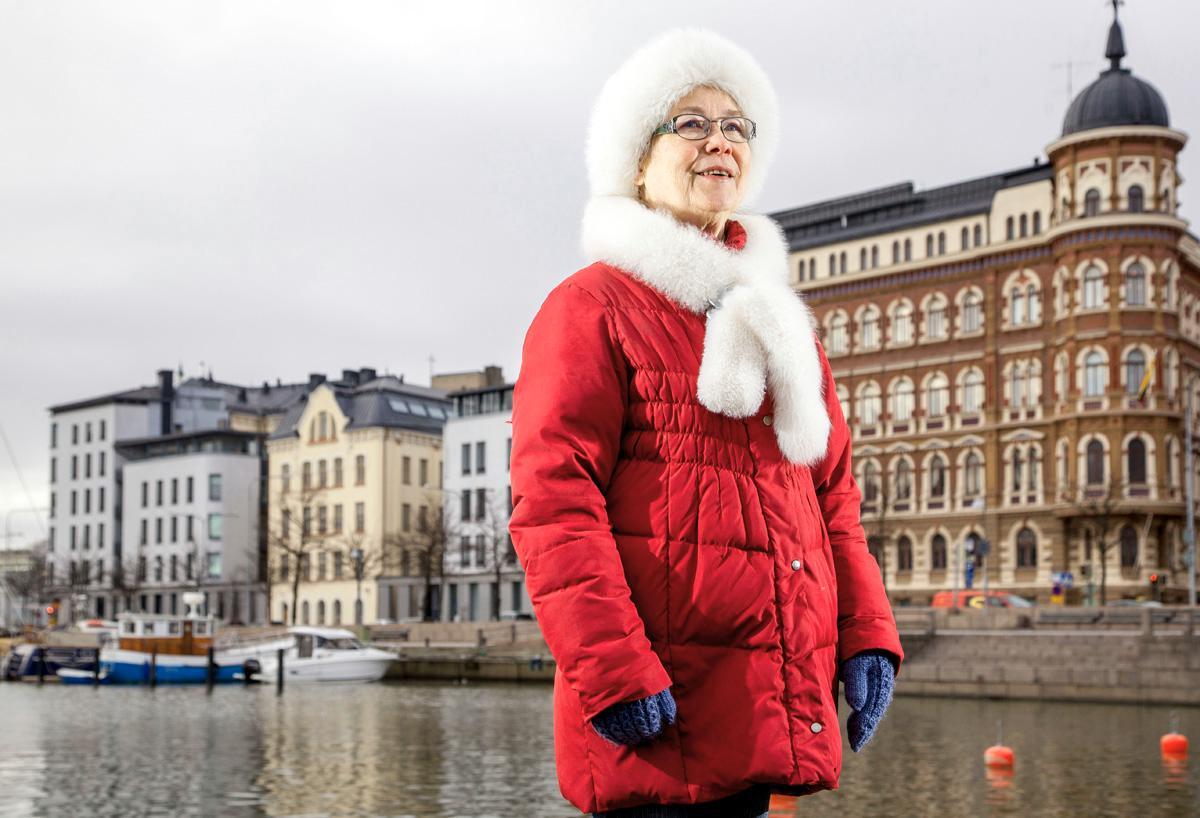 Lapsena Tytti Juntumaa tottui aukeaan maisemaan, joka näytti jatkuvan maailman reunalle asti.